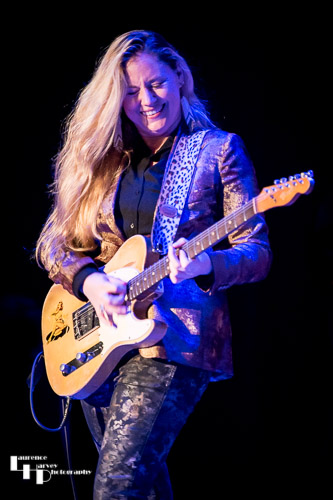 Joanne Shaw Taylor on vocals & guitar