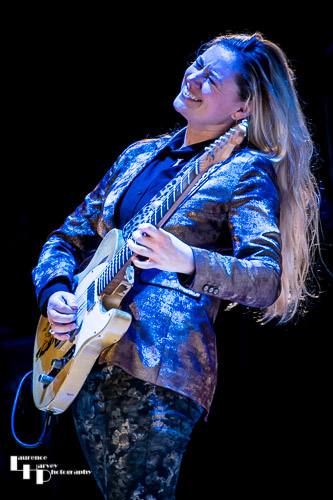 Joanne Shaw Taylor on vocals & guitar