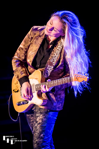 Joanne Shaw Taylor on vocals & guitar