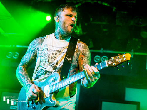 Kris Barras on guitar & vocals