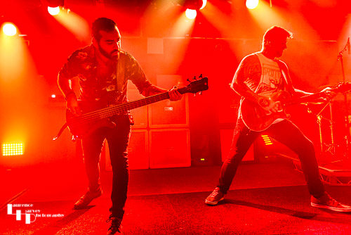 Kris Barras on guitar & vocals, Kelpie McKenzie on bass