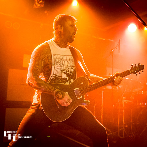 Kris Barras on guitar & vocals