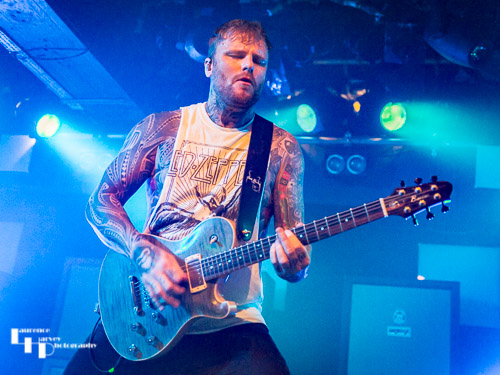 Kris Barras on guitar & vocals