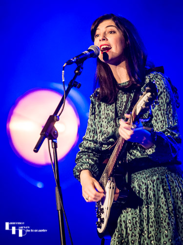 Roxanne de Bastion on vocals & guitar