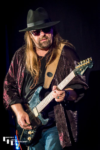 Sapphire Stage: Roadhouse