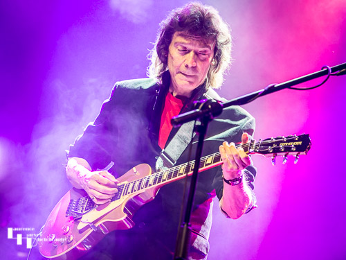 Steve Hackett on guitar