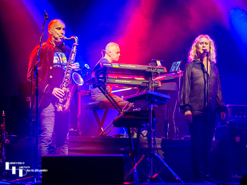 Nad Sylvan on vocals, Roger King on keyboards & Rob Townsend on sax
