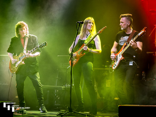 Steve Hackett & Amanda Lehmann on guitars, Jonas Reingold on bass