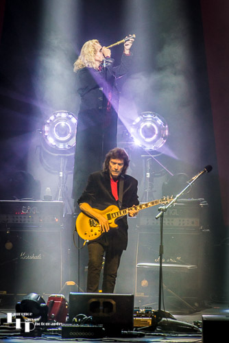 Steve Hackett on guitar & Nad Sylvan on vocals