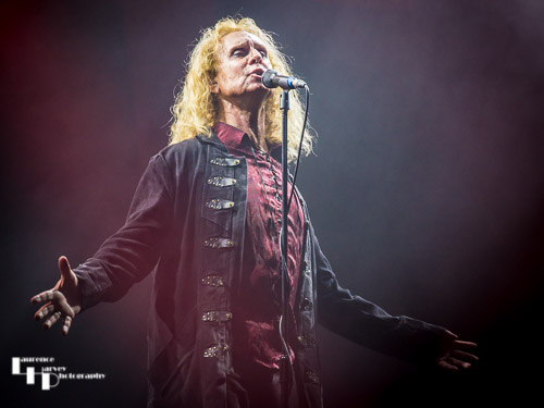 Nad Sylvan on vocals