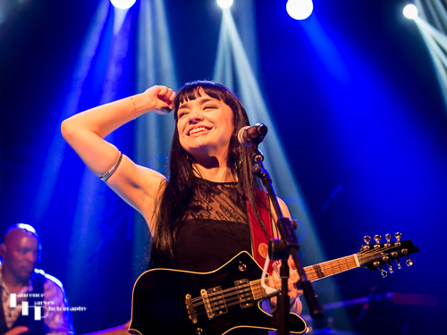 Grace Bond on vocals & mandolin