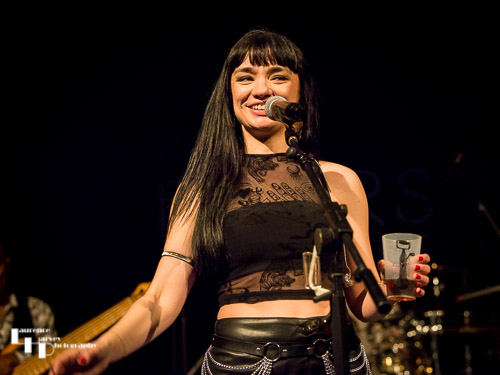 Grace Bond on vocals