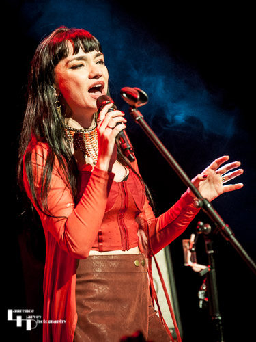 Grace Bond on vocals