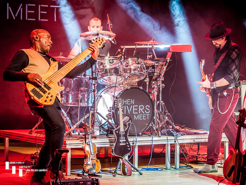 Aaron Bond on guitar & Roger Innis on bass