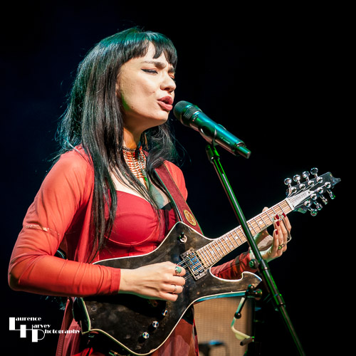 Grace Bond on mandolin & vocals