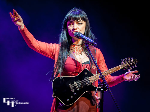 Grace Bond on mandolin & vocals