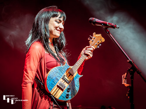 Grace Bond on mandolin & vocals