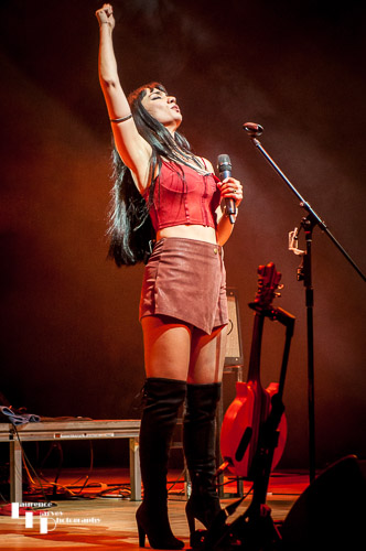 Grace Bond on vocals