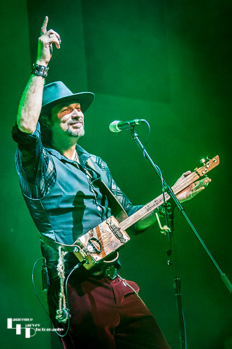 Aaron Bond on cigar box guitar