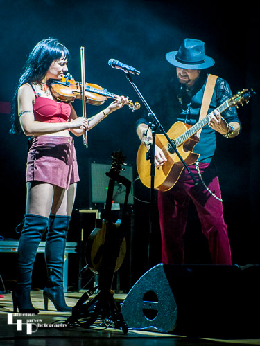 Grace Bond on fiddle, Aaron Bond on guitar
