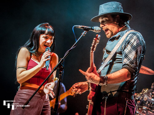 Grace Bond on vocals, Aaron Bond on guitar & vocals. Used in MusicNews online gig review