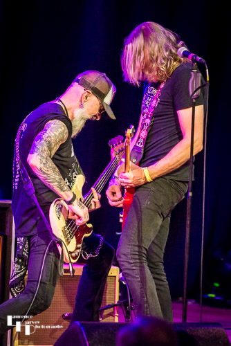 Andrew Elt on guitar & Johnny Griparic on bass