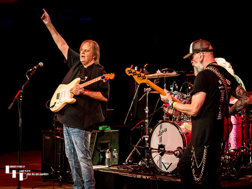 Walter Trout on vocals & guitar, Johnny Griparic on bass