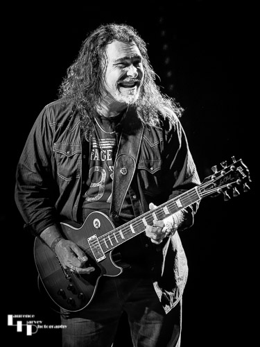 Alastair Greene on vocals & guitar