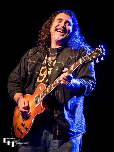 Alastair Greene on vocals & guitar