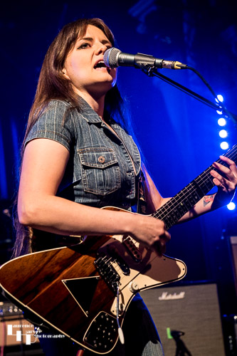 Arielle on vocals & guitar