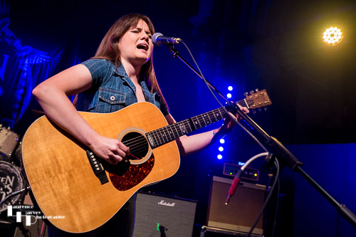 Arielle on vocals & guitar