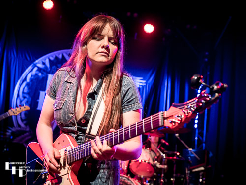 Arielle on vocals & guitar