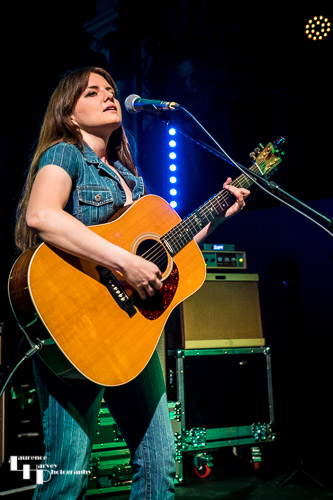 Arielle on vocals & guitar