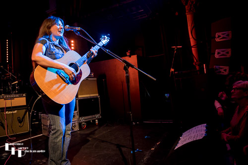 Arielle on vocals & guitar
