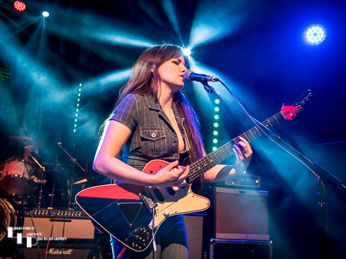 Arielle on vocals & guitar
