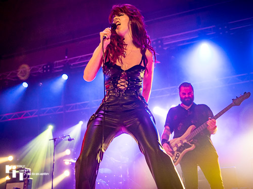 Bastette - Caroline Kenyon on vocals