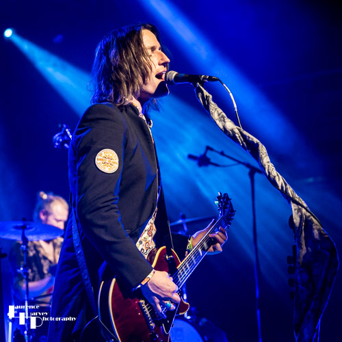 Neil Murdoch on vocals & guitar