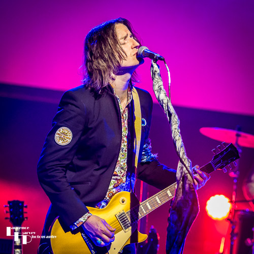 Neil Murdoch on vocals & guitar