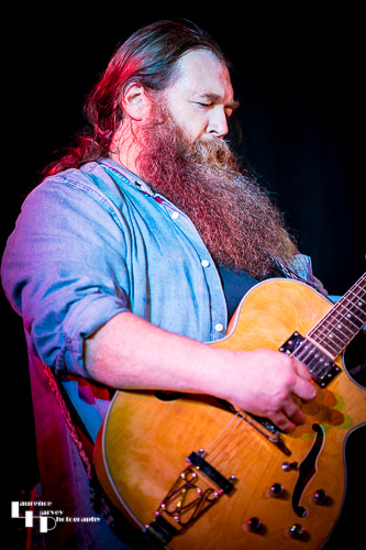 Christy O'Hanlon on vocals & guitar