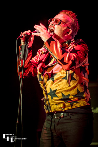 Damien Edwards on lead vocals