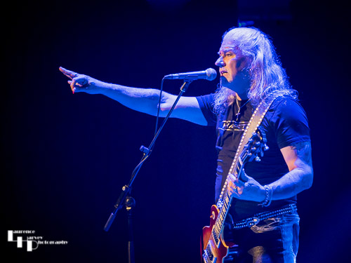 Greg Hart on guitar & vocals