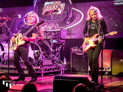 Jeff Brown on bass & Dean Howard on guitar