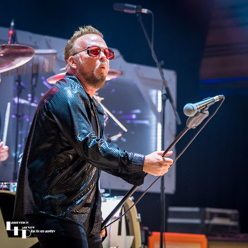 Damien Edwards on lead vocals