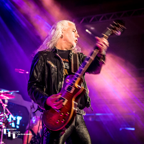 Greg Hart on guitar & vocals