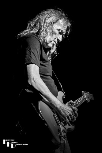 Dean Howard on guitar & vocals