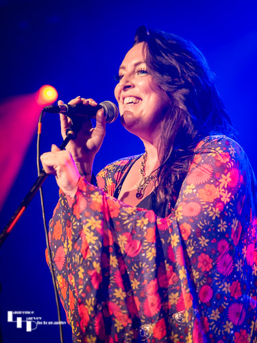 Caitlin Krisko on vocals