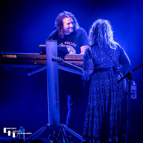 Chantel McGregor on vocals & guitar, Jamie Brooks on keys