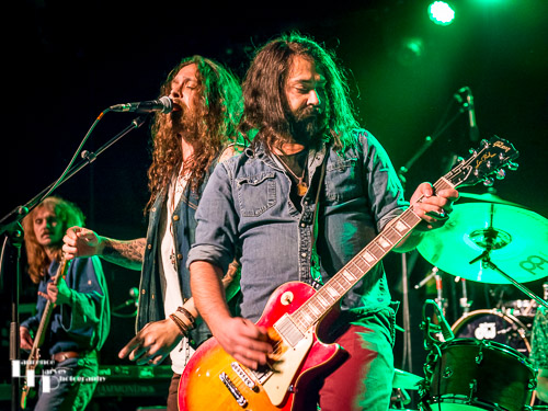 Chris Medhurst on vocals & Ross Citrullo on guitar