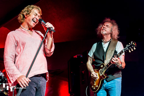 Ian Cook on vocals, Toby Jones on guitar