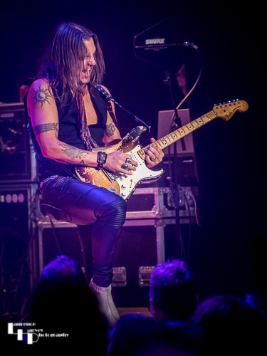 Søren Andersen on guitar